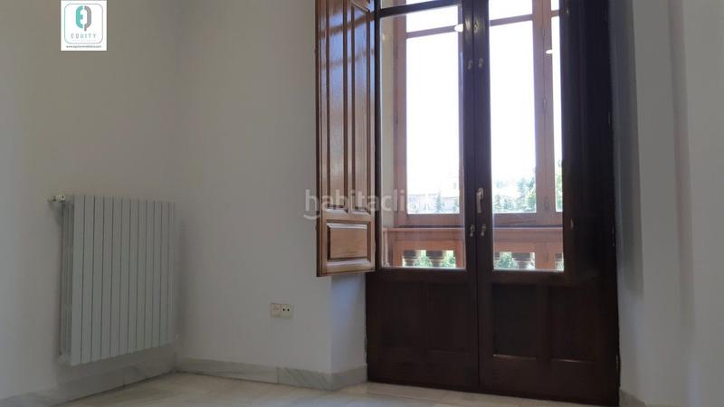 Foto a6fa287d-abfe-4f8b-9b74-c4e719147878. Rent office space with heating in Centro - Sagrario Granada