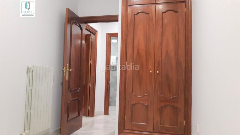 Foto c2dd9a6e-e216-40ee-adcd-d7c0979c2776. Rent office space with heating in Centro - Sagrario Granada