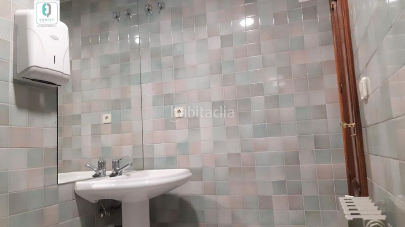 Foto e7d38225-5863-4b4d-8583-88afe62571c3. Rent office space with heating in Centro - Sagrario Granada