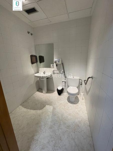 Foto c05ce850-8b1c-4ef0-8b72-9d4c74adc9be. Alquiler local comercial gran local comercial en camino de ronda! en Granada