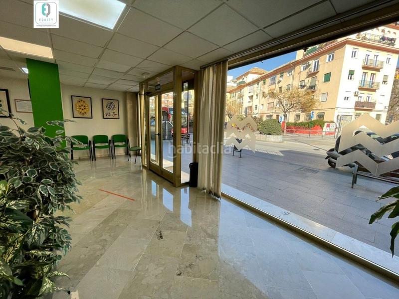 Foto c8802fbe-27fa-479d-a5e2-b662b9e8680e. Alquiler local comercial gran local comercial en camino de ronda! en Granada