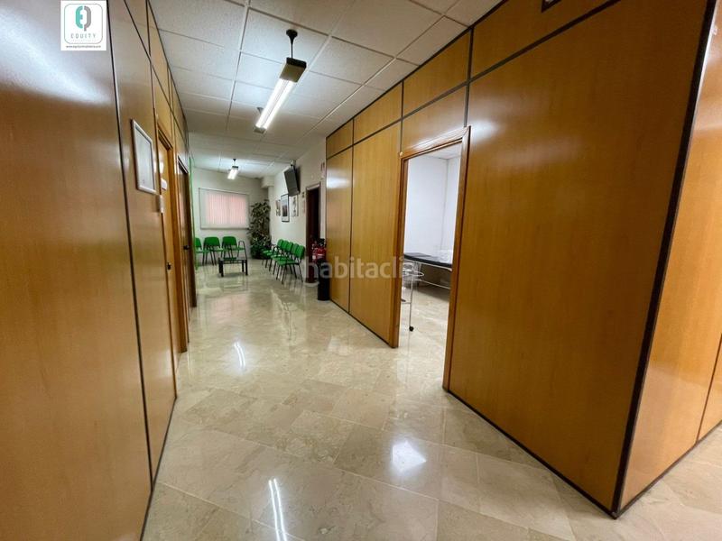 Foto eeb8794a-85b4-48f5-b2f9-2b2fdea35f94. Alquiler local comercial gran local comercial en camino de ronda! en Granada