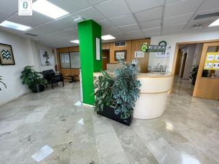 Location Local commercial  Camino ronda. Gran local comercial en camino de ronda!