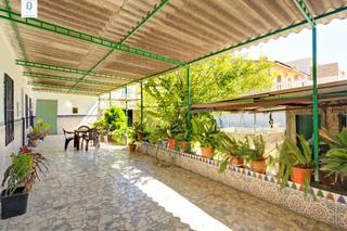 Chalet en Albolote. Casa con terreno en pleno centro de albolote