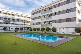 Location Appartement à Camino de los Neveros - Serrallo. Precioso piso gran patio y plaza de garaje incluída en serrallo.