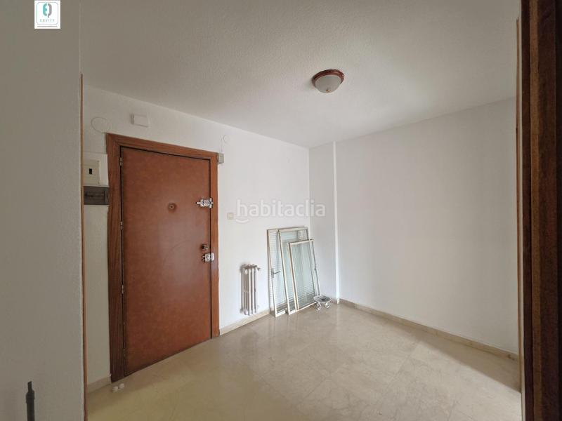 Foto c5a390dd-9bea-4f11-8fd7-f079345de829. Alquiler piso estupendo piso muy luminoso sin amueblar en Granada