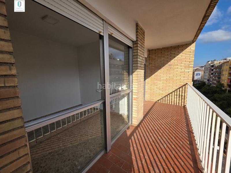 Foto d889e97b-cdc2-466b-a264-4b2e2bcd60d9. Alquiler piso estupendo piso muy luminoso sin amueblar en Granada