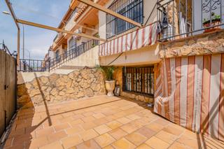 Casa adossada en Belicena. Bonita casa en plena vega de granada