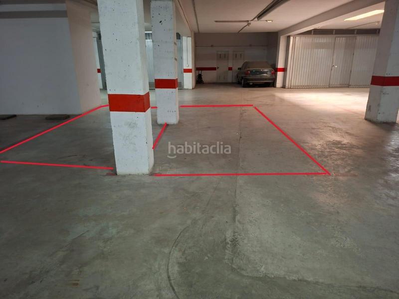 Foto 98cdfc60-b4f2-4362-a21a-7c9f0f9eb266. Parking voiture dans Cúllar Vega