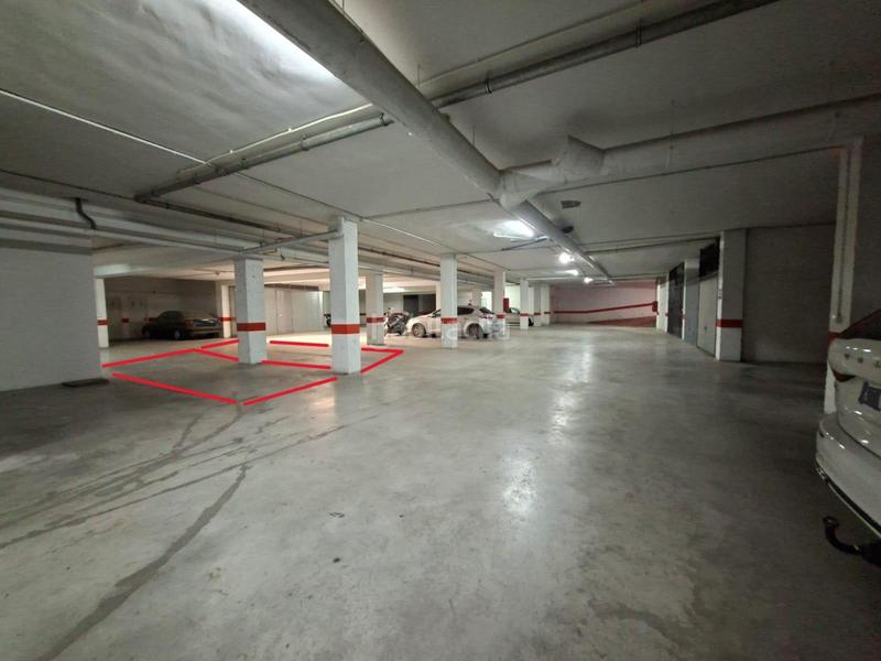 Foto b12eecbe-3a84-4782-a850-760046fd9ab7. Parking voiture dans Cúllar Vega