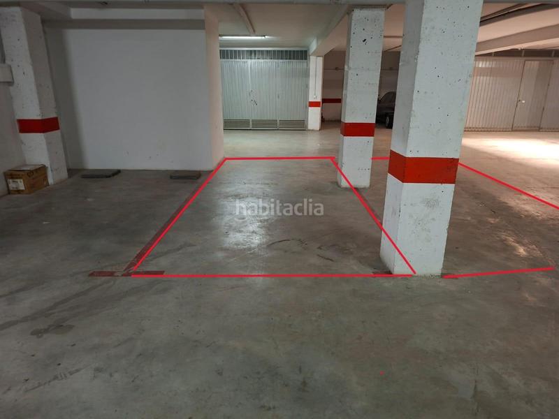 Foto b19f56f2-d74c-4228-b175-1302683b50db. Parking voiture dans Cúllar Vega