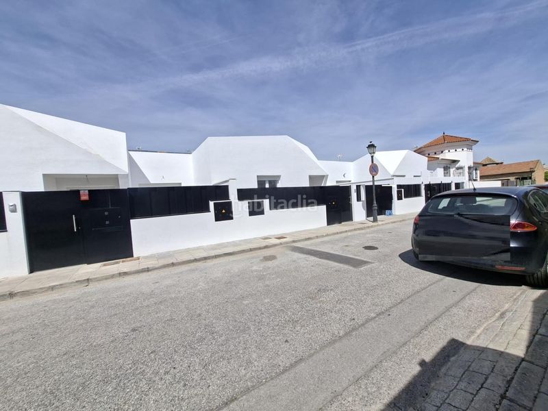 Foto b4a34025-e0c1-41a8-882d-2ad310b188f6. Casa adossada a Belicena Vegas del Genil