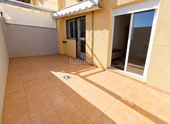 Foto d3ad754a-f249-4085-bfca-0e5d26c1e6d0. Casa adossada amb aparcament a San Francisco - El Chorrillo Gabias (Las)