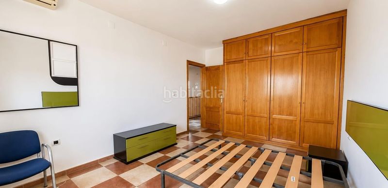 Foto e9af7a1f-bfb6-4ffc-a79c-236eb7839044. Casa adossada amb aparcament a San Francisco - El Chorrillo Gabias (Las)