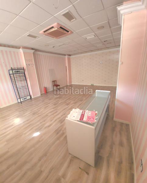Foto 7287f805-c5ea-4217-b199-901a48d02c7d. Alquiler local comercial gran local completamnete diafano en avenida Joaquina Eguaras en Granada