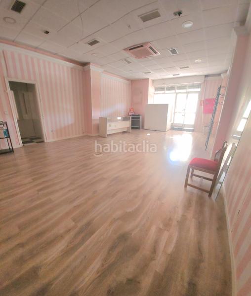 Foto 7e29b3d1-d4a1-434c-8073-47d8173aaae9. Alquiler local comercial gran local completamnete diafano en avenida Joaquina Eguaras en Granada