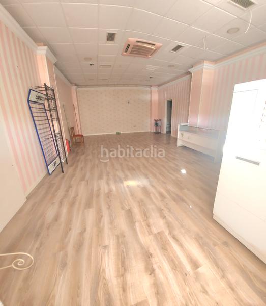 Foto 89f96932-2a42-4d57-9782-3b983a72d6e6. Alquiler local comercial gran local completamnete diafano en avenida Joaquina Eguaras en Granada
