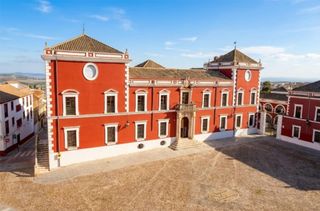 House  Plaza de las armas. Edificio en venta fernán nuñez