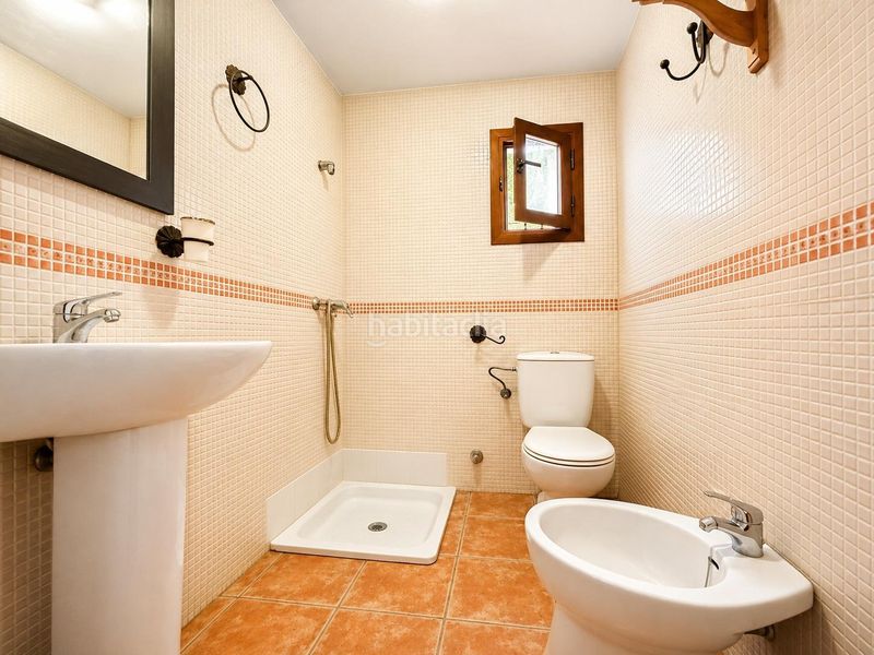 Foto f3abe64d-9799-40f8-8c94-bd3944b23878. Casa amb aparcament a Montoro