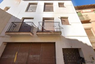 Casa a Guadix. Piso con local en venta