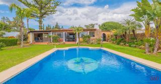 Xalet a Lugar urbanizacion ricmar 11. Oportunidad en el este de marbella