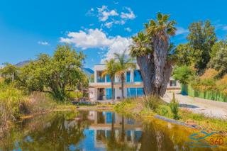 Finca rústica a Altos de Estepona. Finca de ensueño con vergel propio