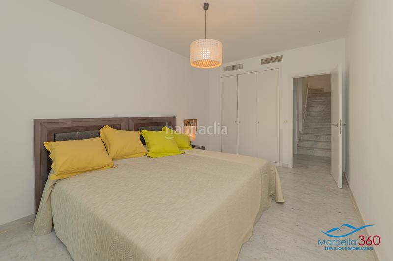 Foto e763fb1e-61b1-4f6d-b365-6c46671708de. Casa a schiera in avenida de albatros 2a in bahía de Marbella Marbella