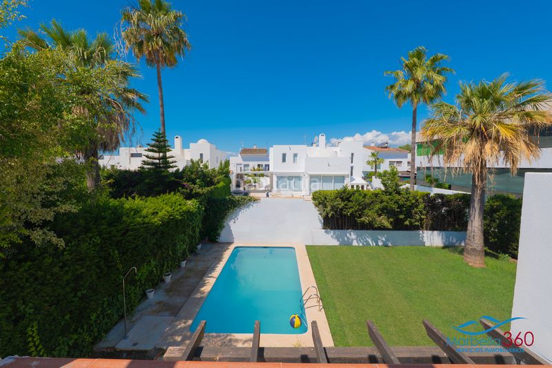 Foto 215d762f-6630-4fe6-9972-2999572e517f. Xalet amb xemeneia aparcament piscina a Rodeo Alto - Guadaiza - La Campana Marbella
