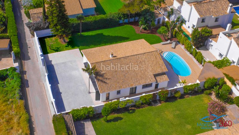 Foto 4fc3b987-eb18-40bb-acce-157aca788999. Xalet amb calefacció aparcament piscina a Atalaya - Isdabe Estepona