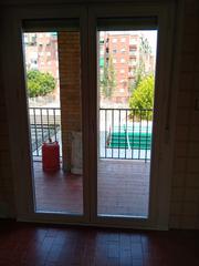 Alquiler Piso en Avenida de américa 56. Piso sin muebles.  3 dormitorios. baño y aseo
