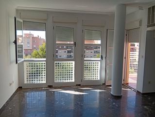 Location Triplex à Calle torre de los siete suelos 9. Dúpletriiplex amplio, luminoso, con terrazas, sin muebles