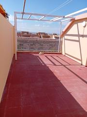 Miete Zweistöckige Wohnung in Calle torre de los siete suelos 9. Dúplex amplio, luminoso, con terrazas, sin muebles