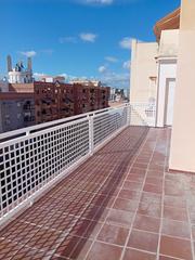 Location Attique à Calle torre quebrada 12. Ático con 3 dormitorios, baño, plaza de garaje, sin muebles