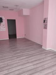 Alquiler Local Comercial en Pintor ismael de la serna 9. Local comercial muy adecuado para todo tipo de negocio