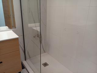 Location Appartement à Calle acera del darro 90. Piso de dos dormitorios y salón.sin muebles.cocina con electrodo