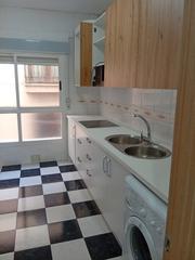 Lloguer Apartament a Calle acera del darro 90. Apartamento dos dormitorios y salón. baño con plato ducha. refor