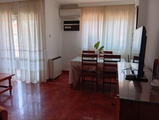 Lloguer Pis  Calle palencia 21. Piso de tres dormitorios y salón. amueblado..