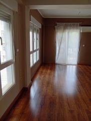 Rent Business premise en Calle acera del darro 94. Es piso, pero actualmente adaptado. ha s�do cl�nica de fisiotera