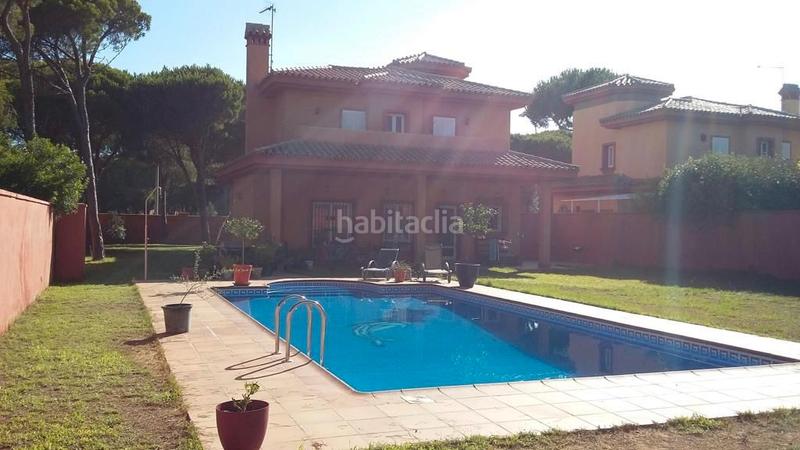 Foto 9e998659-6475-42ad-99b2-b7f8b3aabf4e. Xalet amb calefacció aparcament piscina a La Barrosa Chiclana de la Frontera