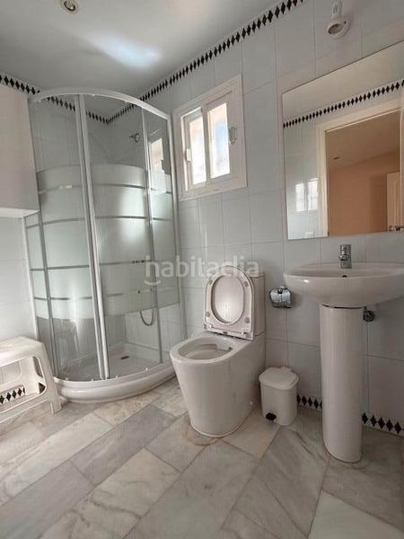 Foto e8aeb20d-6412-45d0-8621-5725730dd05c. Casa bifamiliare in calle la dorada 24 in La Barrosa Chiclana de la Frontera