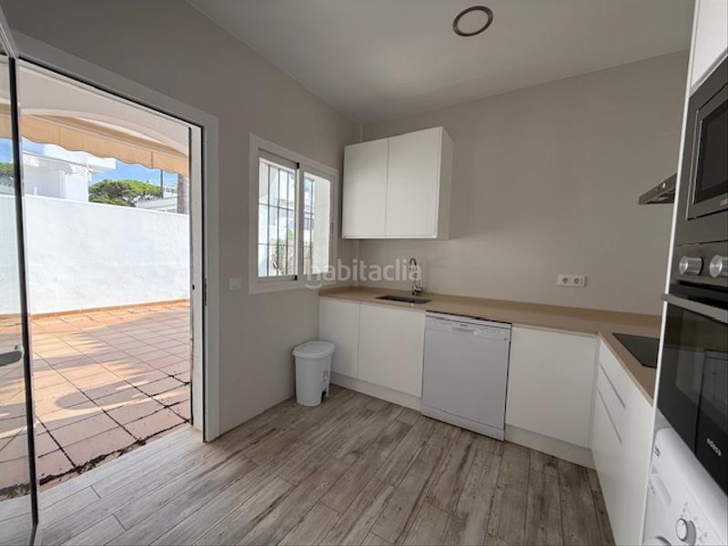 Foto f597483d-12a6-490b-b3e7-83d323b2a6a3. Casa bifamiliare in calle la dorada 24 in La Barrosa Chiclana de la Frontera