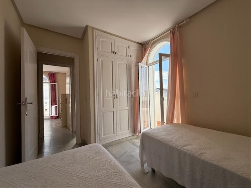 Foto f93b06a4-6792-47ea-bfda-d1ce3fcb45f8. Casa bifamiliare in calle la dorada 24 in La Barrosa Chiclana de la Frontera