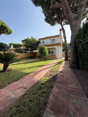 Xalet a Calle percebes 129b. Precioso chalet independiente a muy pocos metros de la playa de