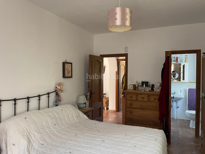 Foto 3dbed9b8-a512-4e8f-8e44-72e9ed2d0923. Masia amb xemeneia calefacció aparcament piscina a Monda