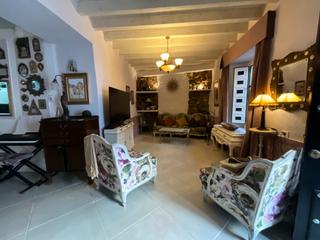 Casa adossada  Calle enmedio. Edificio de dos viviendas en el corazón de monda