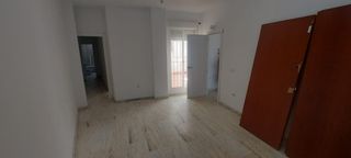 Pis en Calle hermanos pinz�n 57. Piso de planta baja de 3 dormitorios