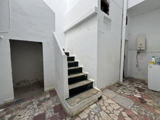 Casa a Centro. Vivienda de 3 plantas con 219 m construidos  orientación surte p