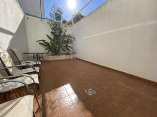 Appartement à Playa de la Regla. Luminoso piso en planta baja, muy bien ubicadose ofrece estupend