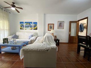 Etagenwohnung en La Laguna. Piso acogedor con piscina y garaje en urbanizaci�n tranquilale p