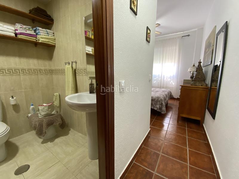Foto 3cdeea0a-c836-4b00-b692-c0c965993861. Piso  acogedor con piscina y garaje en urbanización tranquilale presentamos esta excelente vivienda situada en la primera planta de en Chipiona